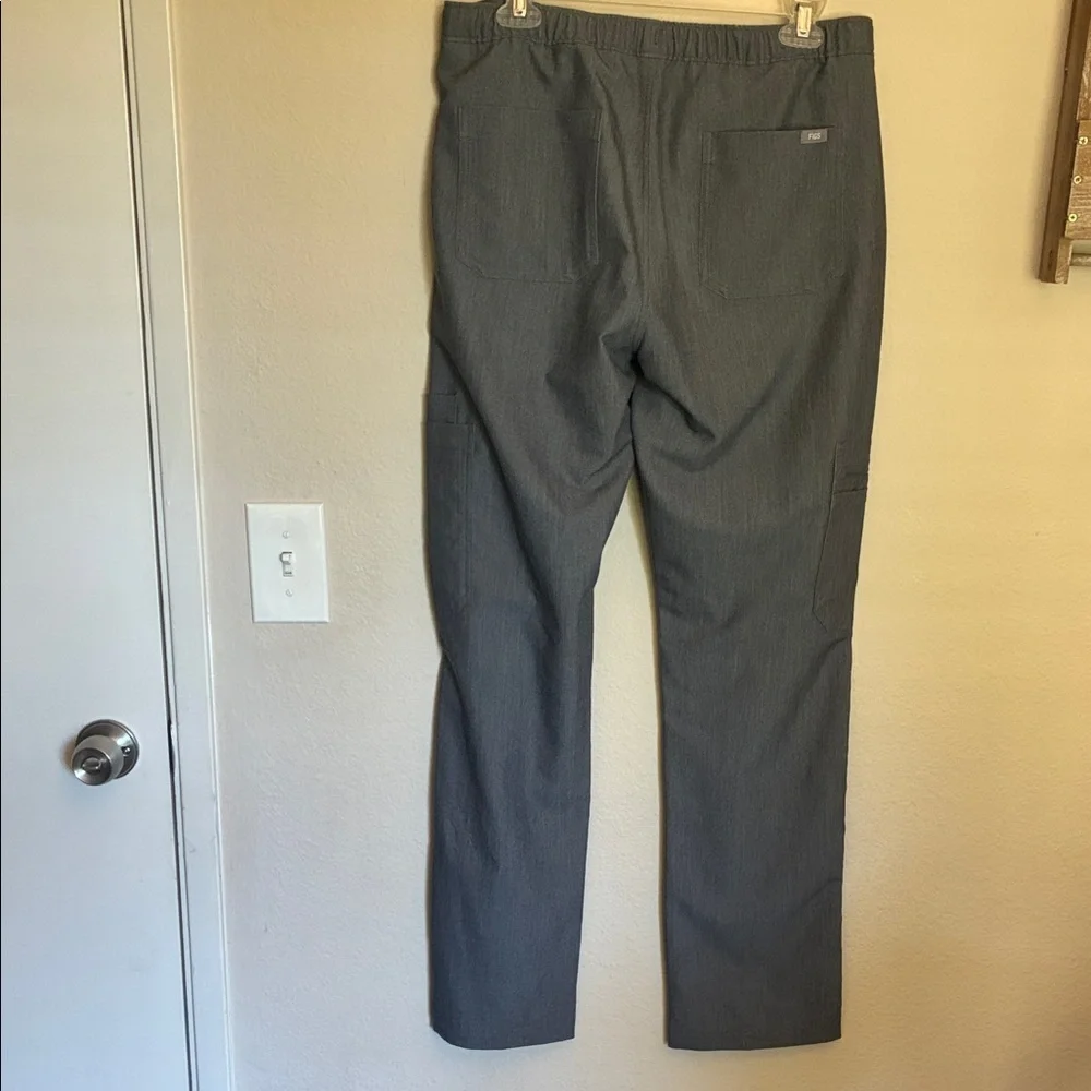 Men's FIGS Cairo Cargo Straight Leg Scrub Pants - Graphite Gray - Size S